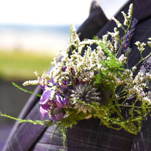 Cargar imagen en el visor de la galería, Botones florales para novios