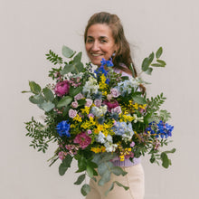 Cargar imagen en el visor de la galería, Ramo de flor de temporada