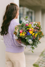 Cargar imagen en el visor de la galería, Ramo de flor de temporada