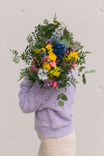 Cargar imagen en el visor de la galería, Ramo de flor de temporada