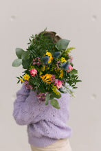 Cargar imagen en el visor de la galería, Ramo de flor de temporada